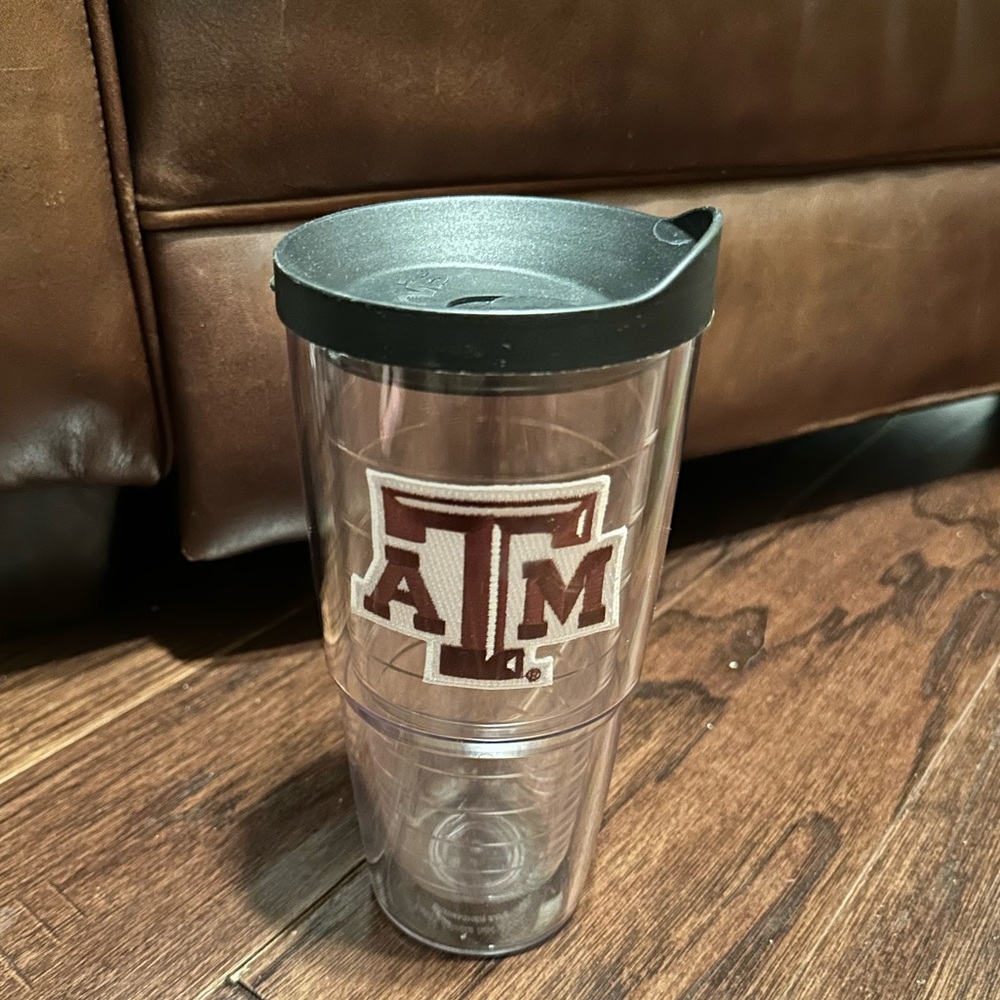 Texas A&M Bundle- NWT Women’s Medium Hoodie; NWOT Hat, 24 oz Trevis Tumbler - Picture 13 of 15